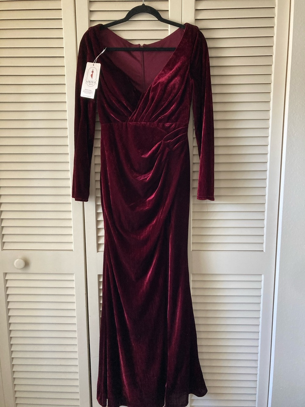 Velvet long sleeve dress crisscross front Sz 8 NWT 🌹